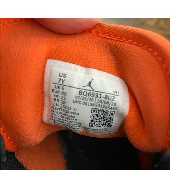 JORDAN 1’ MIDS - “TURF ORANGE” - size 7 men’s& kid/woman’s 8.5 - Picture 4 of 5